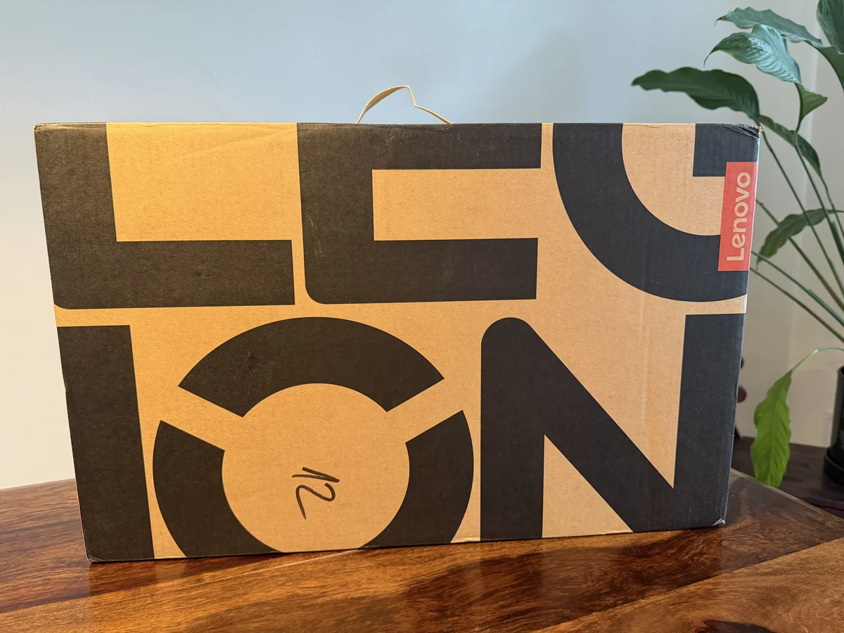 Lenovo Legion 7 16IAX10 Intel Ultra 9 275HX RTX5060 – fotka 6 z 6