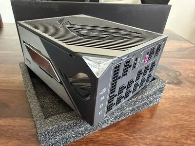 ASUS ROG THOR 1600W Titanium III ATX 3.1 - NOVÝ – náhľad 3