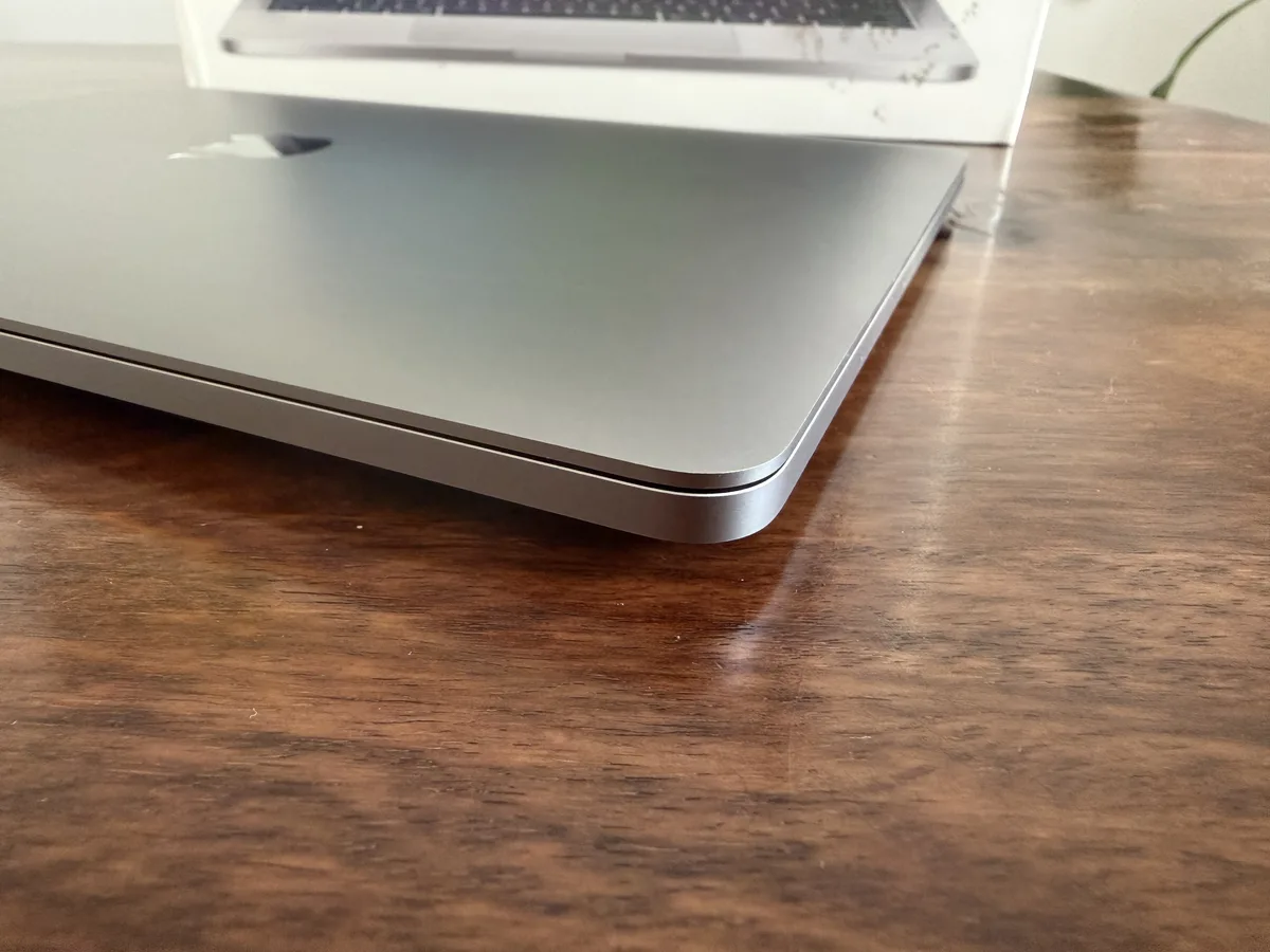 MacBook Pro 13" M1 2020 8GB/512GB Space Gray TOP STAV – fotka 3 z 9