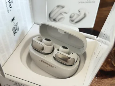 Bose Ultra Open Earbuds – otvorené balenie, biela