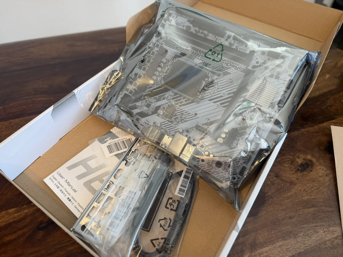ASRock H610M-HDV/M.2+ D5 LGA1700 mATX základná doska – fotka 2 z 3
