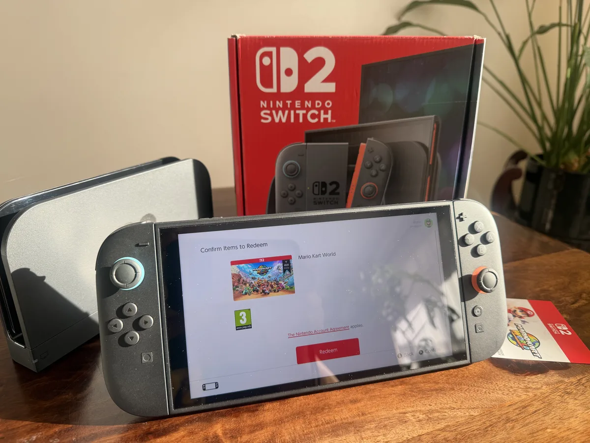 Nintendo Switch 2 + puzdro + Joy-Con + Mario Kart World – fotka 4 z 4