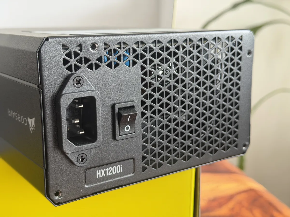 Corsair HX1200i 1200W 80+ Platinum ATX 3.1 NOVÝ – fotka 3 z 6